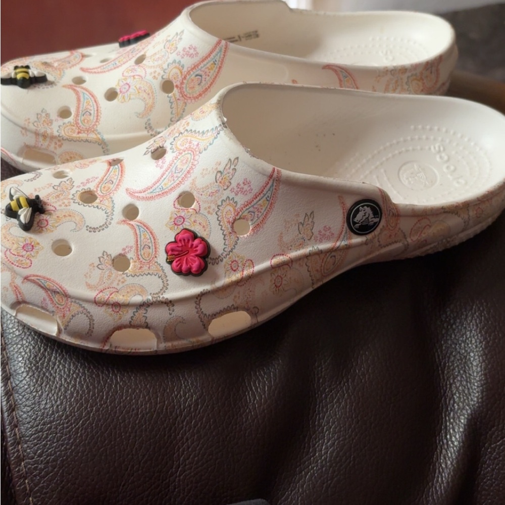 CROCS FREESAIL Cream and Pink Mules with Nature-Inspired Design - Picture 3 of 5